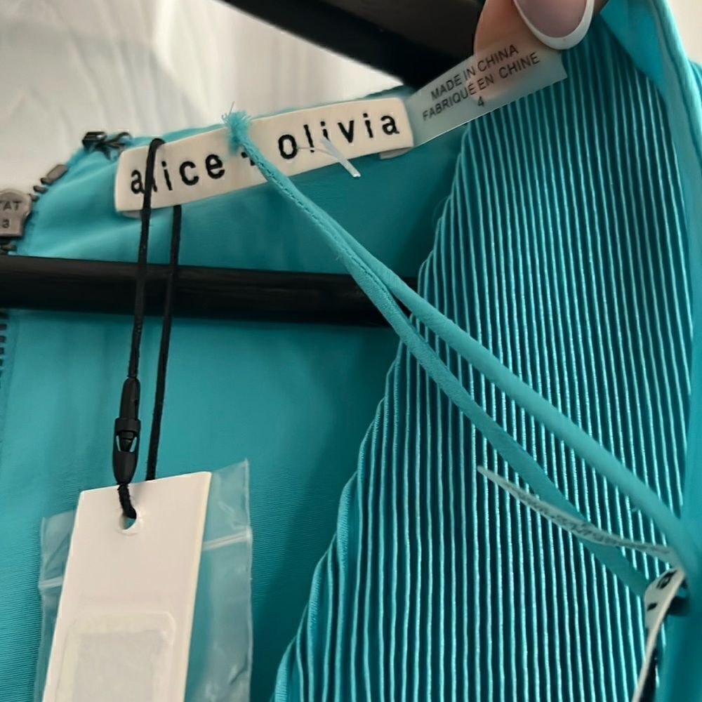 Alice + Olivia Joleen Pleated V-Neck Midi Dress - Picture 15 of 16